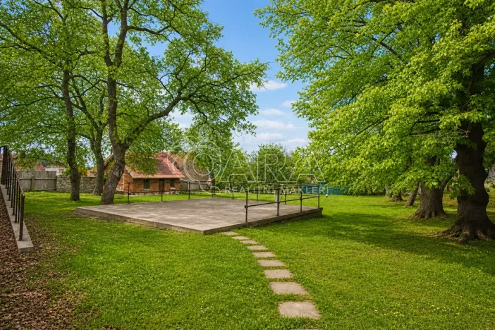 Pronájem komerční nemovitosti, Hostomice, Tyršovo náměstí, 290 m2