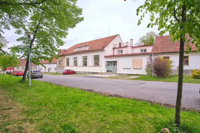Pronájem komerční nemovitosti, Hostomice, Tyršovo náměstí, 290 m2