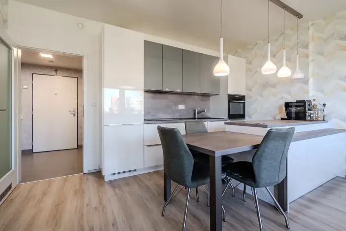 Prodej bytu 2+kk, Praha, Tupolevova, 55 m2