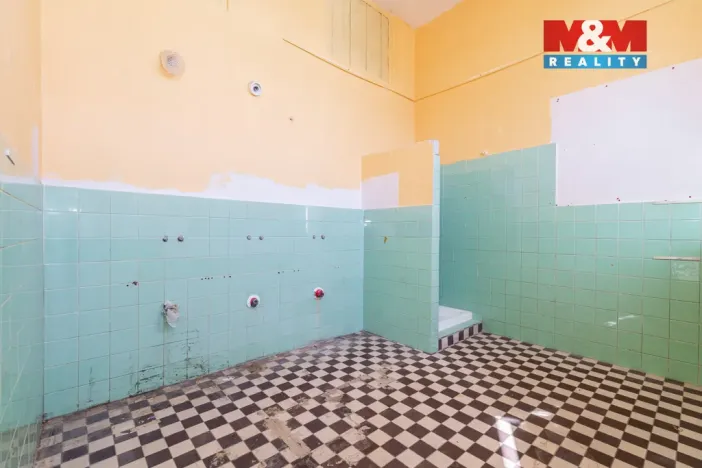 Prodej obchodního prostoru, Žďár nad Sázavou, nám. Republiky, 500 m2