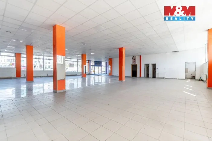 Prodej obchodního prostoru, Žďár nad Sázavou, nám. Republiky, 500 m2