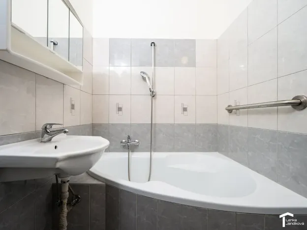 Prodej bytu 3+1, Pardubice - Bílé Předměstí, Na Drážce, 68 m2