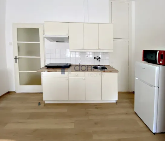 Pronájem bytu 1+kk, Praha, Slezská, 29 m2