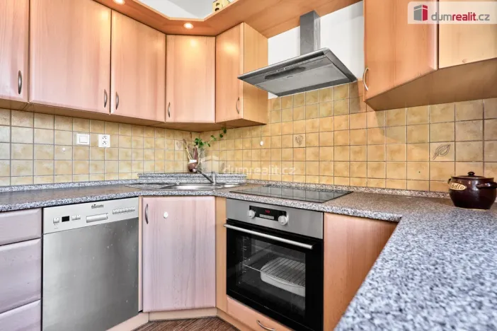 Prodej bytu 2+1, Karlovy Vary - Doubí, Modenská, 60 m2