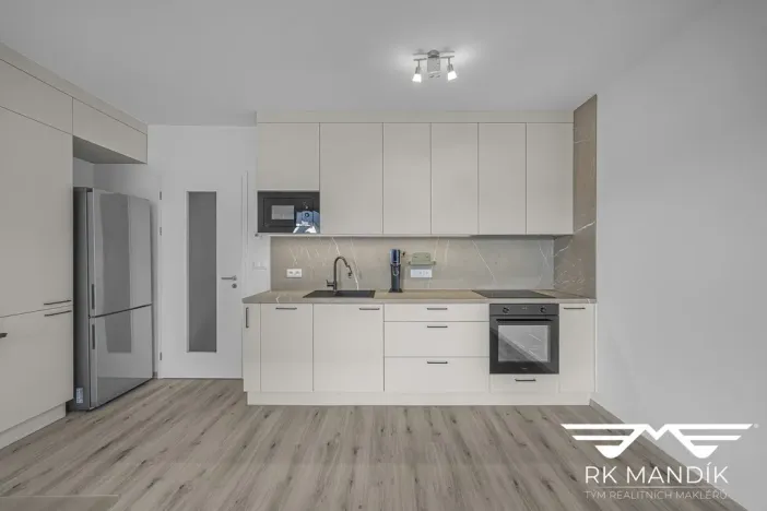Pronájem bytu 1+kk, Praha - Střížkov, Roudnická, 36 m2
