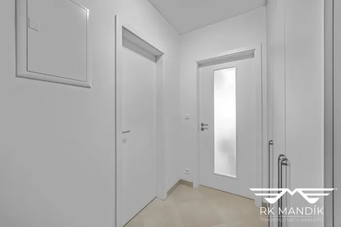 Pronájem bytu 1+kk, Praha - Střížkov, Roudnická, 36 m2