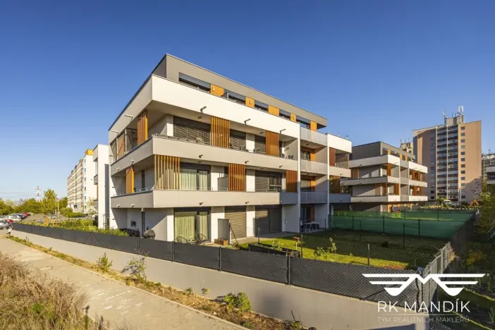 Pronájem bytu 1+kk, Praha - Střížkov, Roudnická, 36 m2