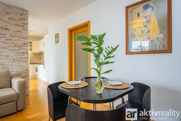 Pronájem bytu 1+kk, Praha - Žižkov, Pitterova, 38 m2