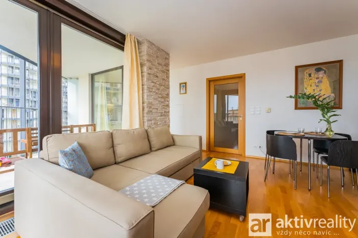 Pronájem bytu 1+kk, Praha - Žižkov, Pitterova, 38 m2