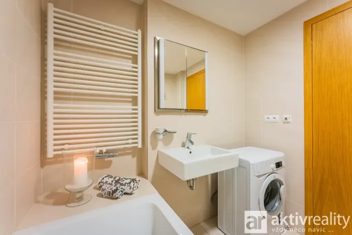 Pronájem bytu 1+kk, Praha - Žižkov, Pitterova, 38 m2