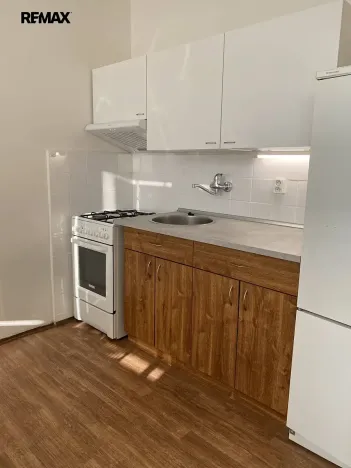 Pronájem bytu 1+1, Praha - Krč, Sládkovičova, 39 m2