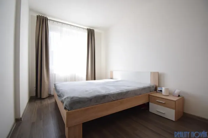 Pronájem bytu 2+kk, Praha - Štěrboholy, Kryšpínova, 60 m2