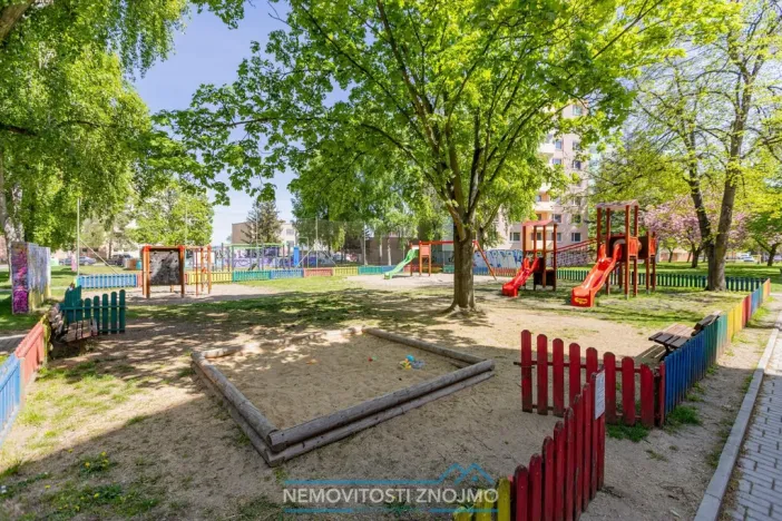 Prodej bytu 3+1, Znojmo, Dukelských bojovníků, 71 m2