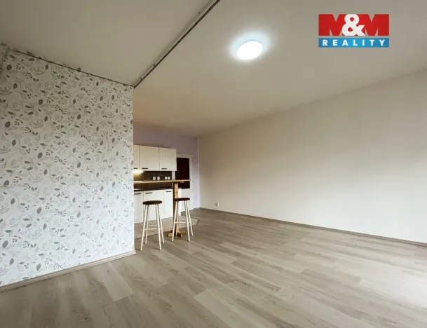 Pronájem bytu 1+kk, Plzeň - Doubravka, Moravská, 44 m2