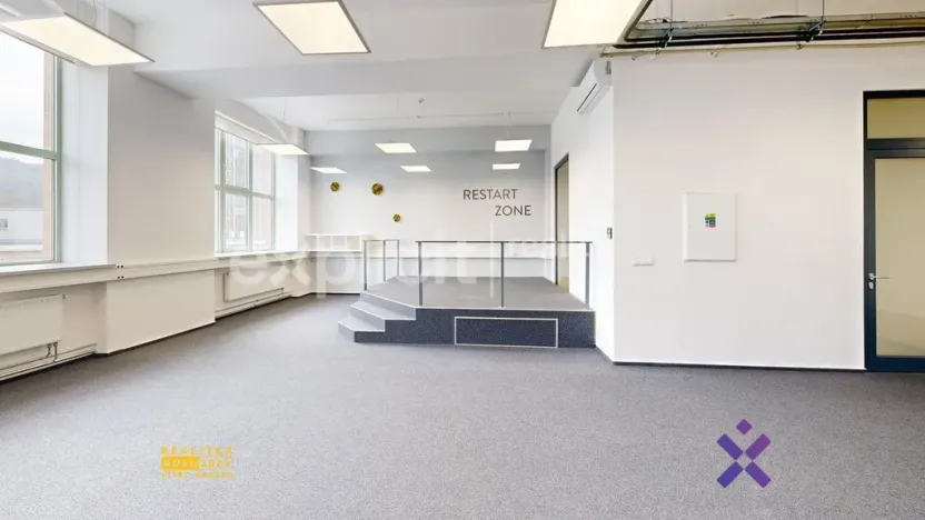 Pronájem kanceláře, Zlín, Vavrečkova, 421 m2