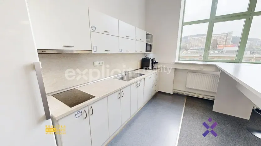 Pronájem kanceláře, Zlín, Vavrečkova, 421 m2