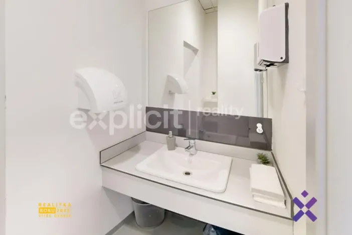 Pronájem kanceláře, Zlín, Vavrečkova, 421 m2