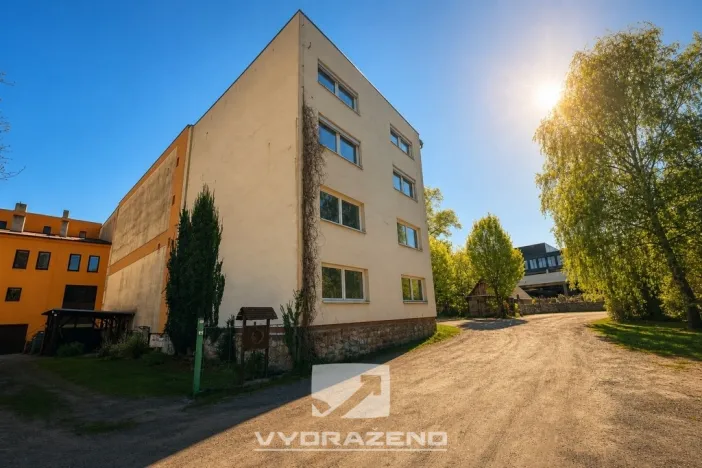 Prodej kanceláře, Mladá Boleslav - Mladá Boleslav IV, Ptácká, 1800 m2