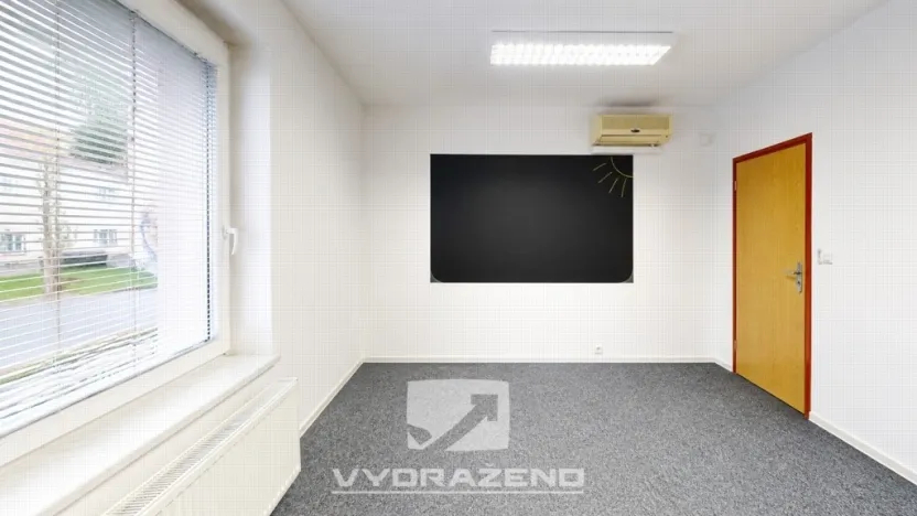 Prodej obchodního prostoru, Mladá Boleslav - Mladá Boleslav IV, Ptácká, 1800 m2