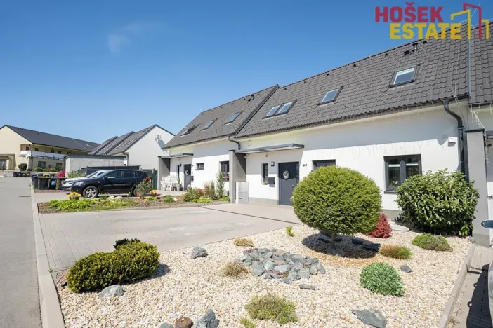 Pronájem rodinného domu, Holubice, 122 m2