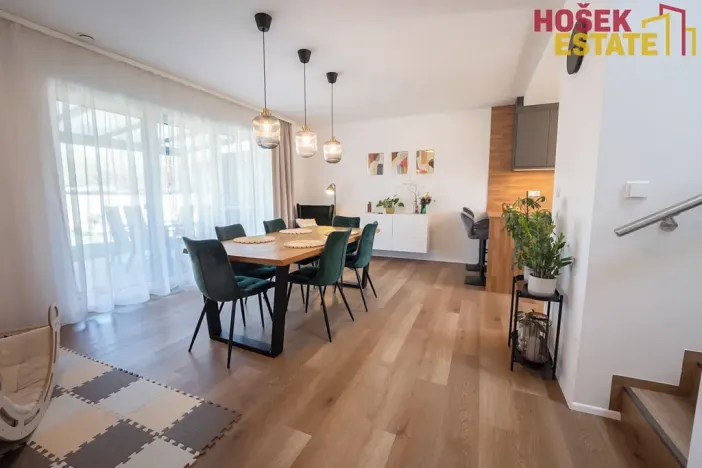 Pronájem rodinného domu, Holubice, 122 m2