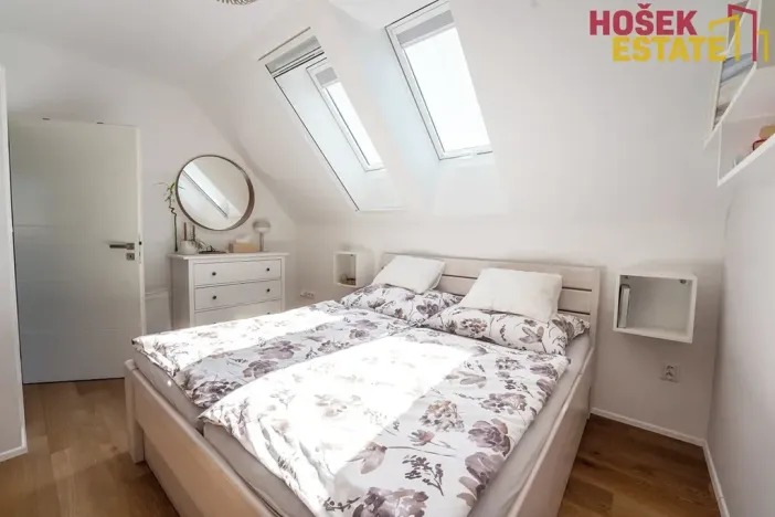 Pronájem rodinného domu, Holubice, 122 m2