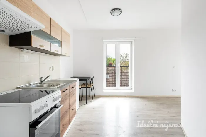 Pronájem bytu 1+kk, Škvorec - Třebohostice, 23 m2