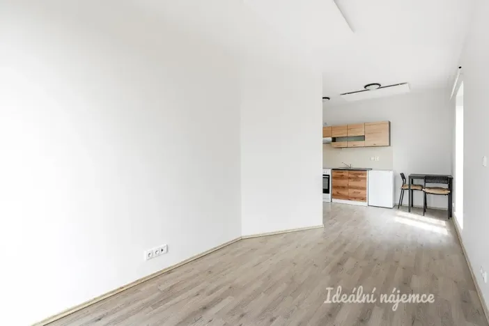 Pronájem bytu 1+kk, Škvorec - Třebohostice, 23 m2
