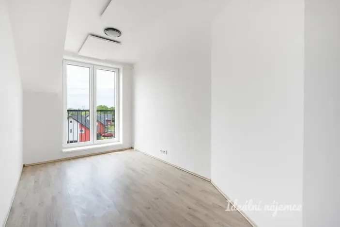 Pronájem bytu 1+kk, Škvorec - Třebohostice, 23 m2