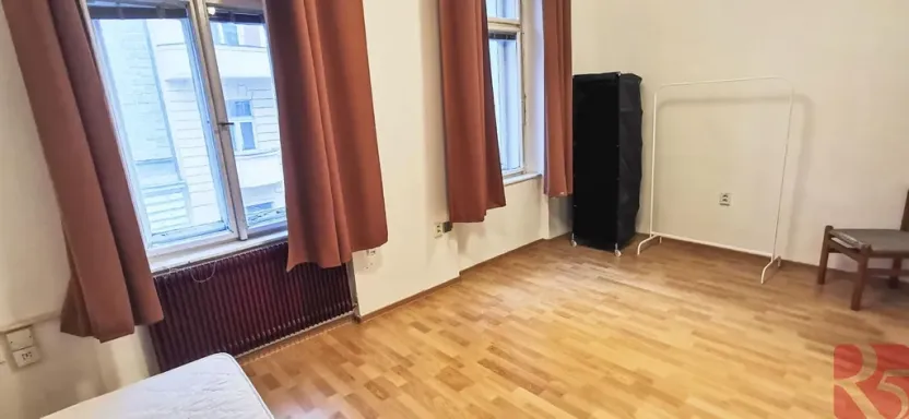 Pronájem bytu 1+kk, Praha - Vršovice, Charkovská, 25 m2