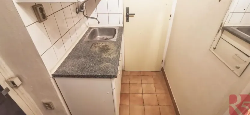 Pronájem bytu 1+kk, Praha - Vršovice, Charkovská, 25 m2