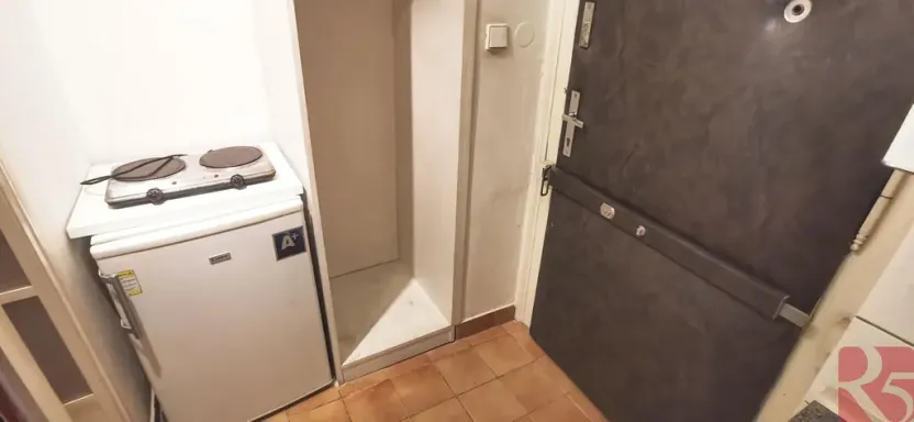 Pronájem bytu 1+kk, Praha - Vršovice, Charkovská, 25 m2