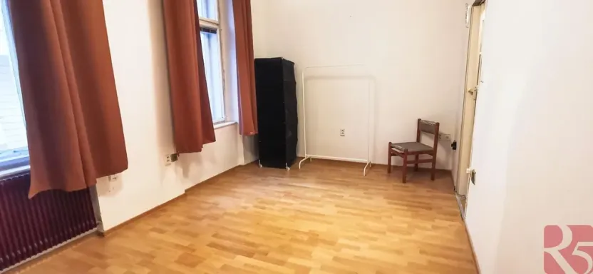Pronájem bytu 1+kk, Praha - Vršovice, Charkovská, 25 m2