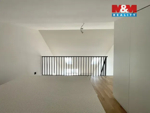 Pronájem bytu 1+kk, Praha - Vršovice, Krymská, 44 m2