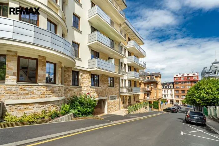Pronájem bytu 2+kk, Karlovy Vary, Svahová, 45 m2