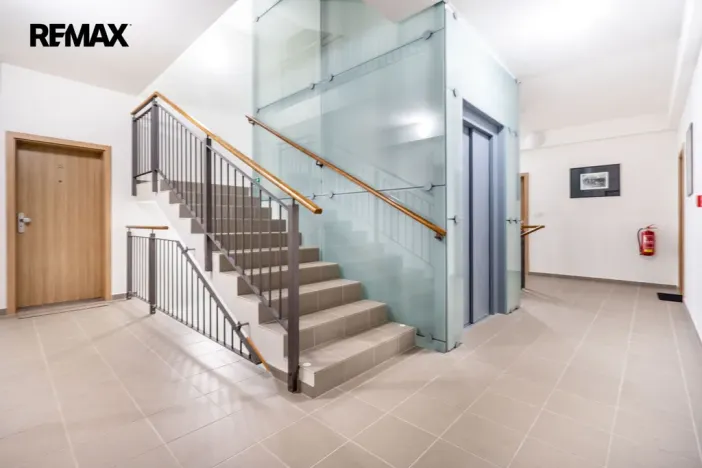 Pronájem bytu 2+kk, Karlovy Vary, Svahová, 45 m2