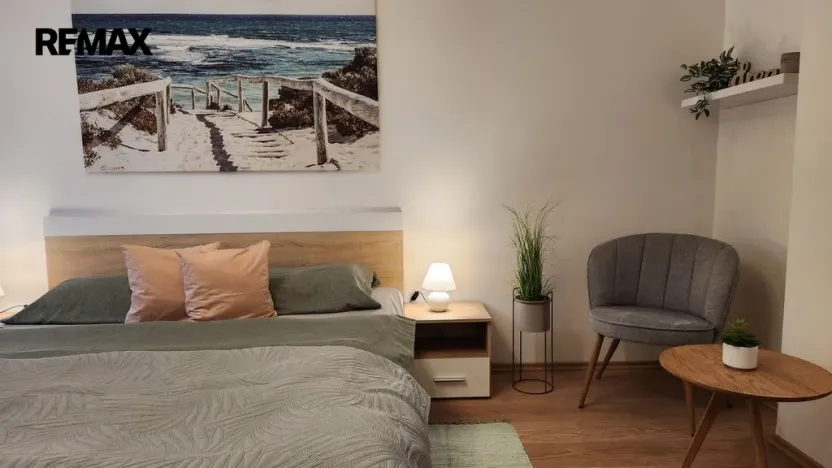 Pronájem bytu 2+kk, Karlovy Vary, Svahová, 45 m2