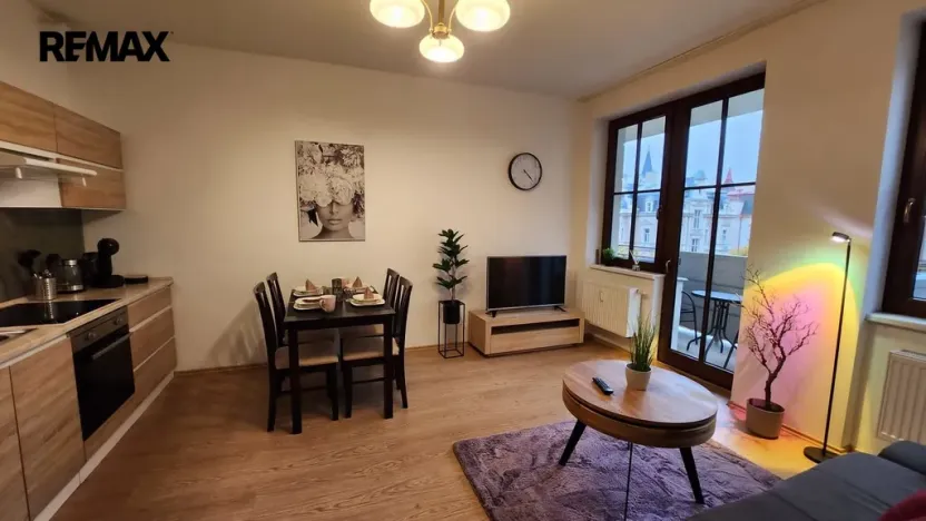 Pronájem bytu 2+kk, Karlovy Vary, Svahová, 45 m2