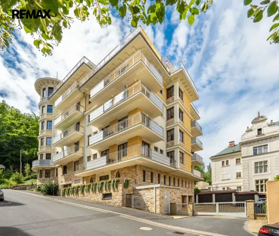 Pronájem bytu 2+kk, Karlovy Vary, Svahová, 45 m2