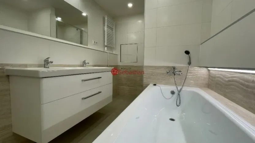 Pronájem bytu 3+1, Teplice - Trnovany, Antonína Sochora, 100 m2