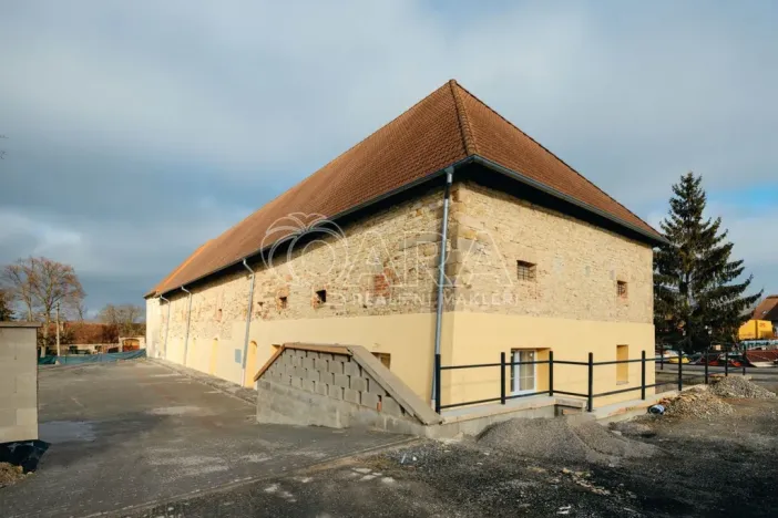 Pronájem skladu, Červený Újezd, Hájecká, 400 m2