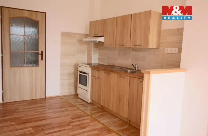Pronájem bytu 1+1, Jaroměř, nám. Československé armády, 50 m2