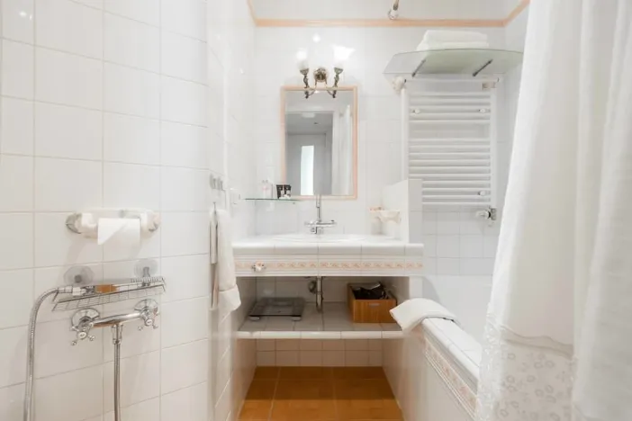 Pronájem bytu 2+kk, Praha - Bubeneč, Ovenecká, 56 m2