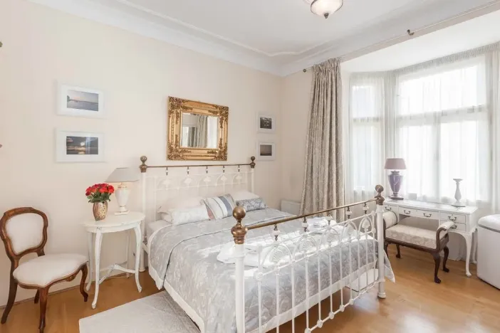 Pronájem bytu 2+kk, Praha - Bubeneč, Ovenecká, 56 m2