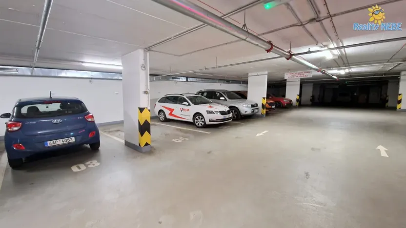Pronájem garážového stání, Praha - Horní Měcholupy, Modenská, 20 m2