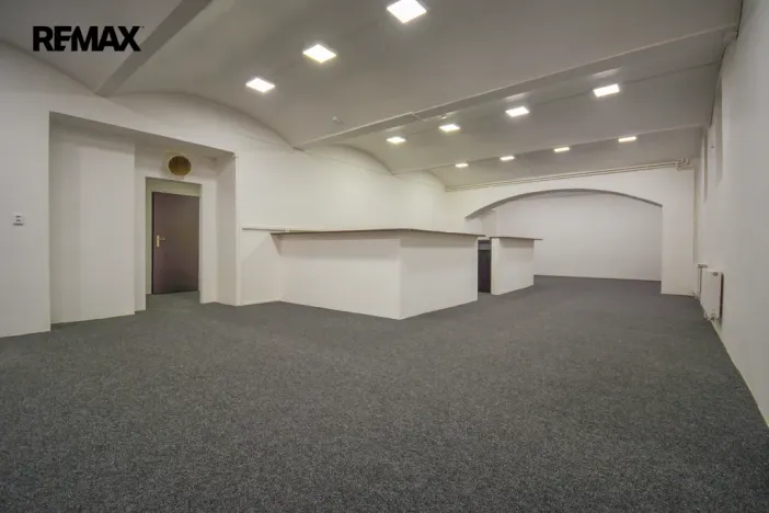 Pronájem obchodního prostoru, Hradec Králové, Československé armády, 213 m2