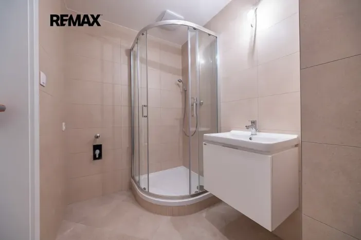Prodej bytu 1+kk, Praha - Háje, Sochorcova, 33 m2