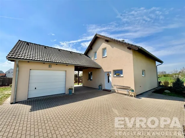 Prodej rodinného domu, Břežany II, 145 m2