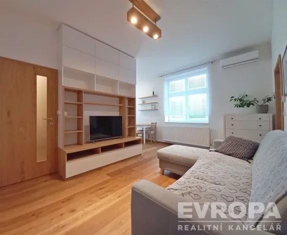 Pronájem bytu 2+kk, Olomouc, Jeremenkova, 54 m2