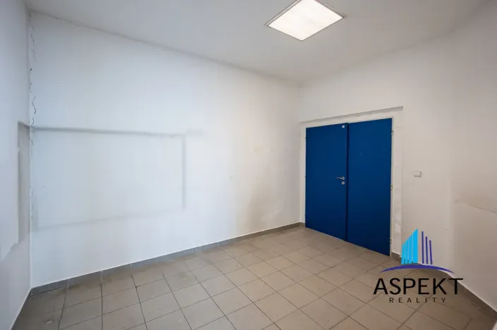 Pronájem obchodního prostoru, Praha - Kobylisy, U třešňovky, 224 m2